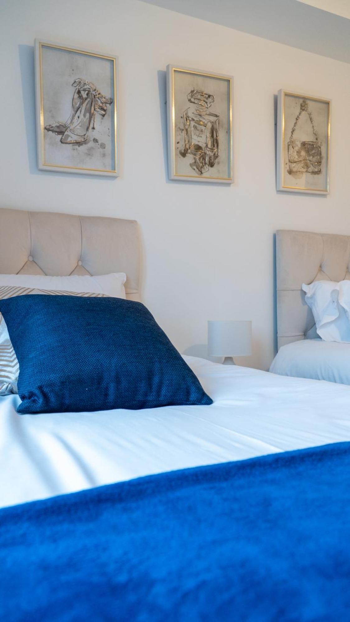 شقة Lovely 2 Bed Penthouse In Loughton Central Location المظهر الخارجي الصورة