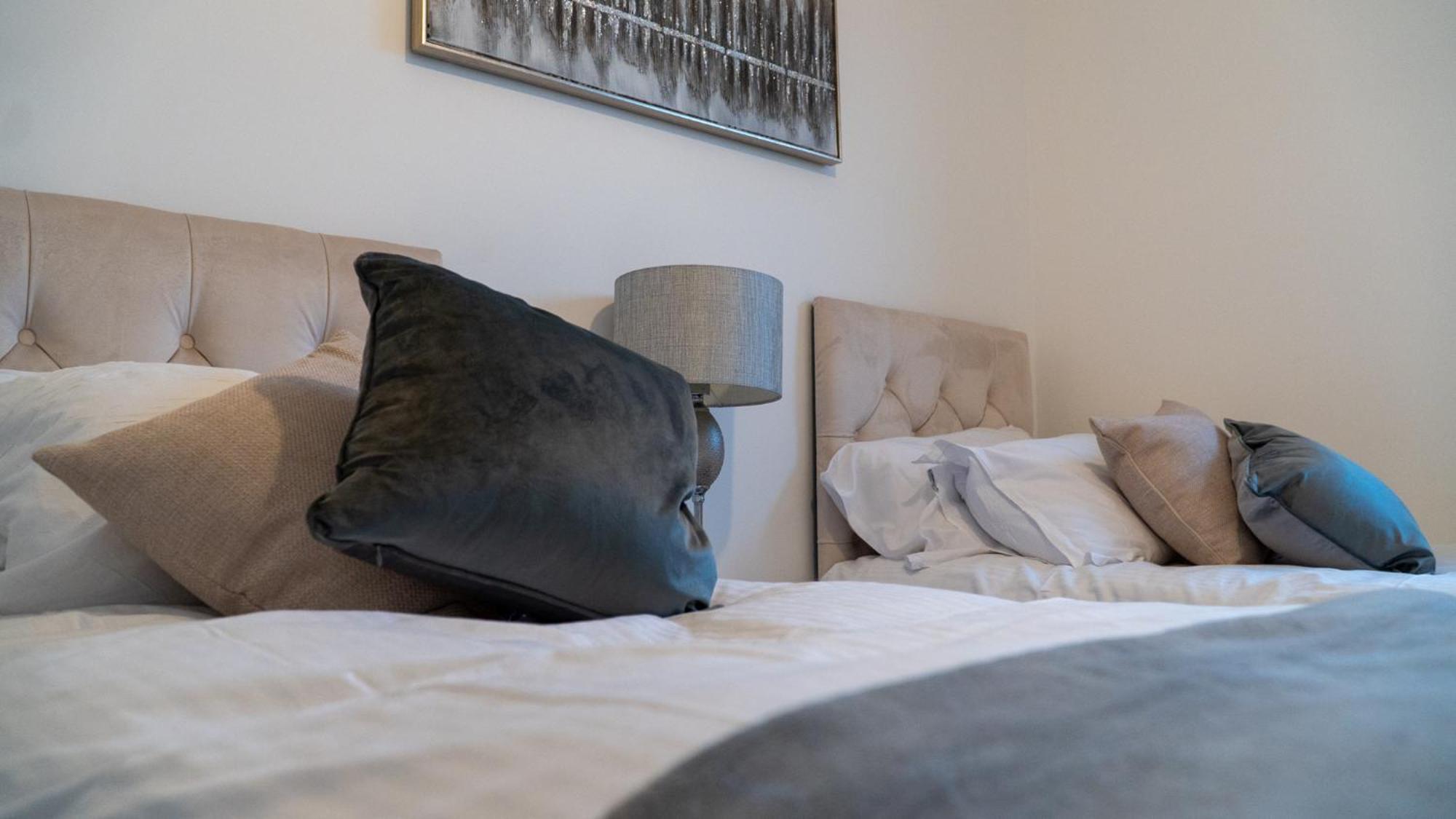 شقة Lovely 2 Bed Penthouse In Loughton Central Location المظهر الخارجي الصورة